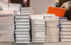 Rollbrett in der Buchhandlung